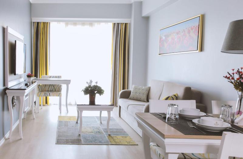 Standard Suite with City View image 4