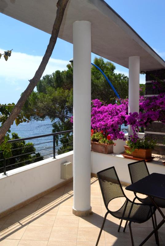 Quadruple Room with Balcony and Sea View image 4