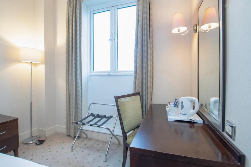 Bournemouth East Cliff by Belvilla - image 10