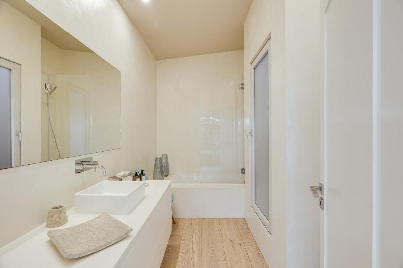 Light Villa - image 36
