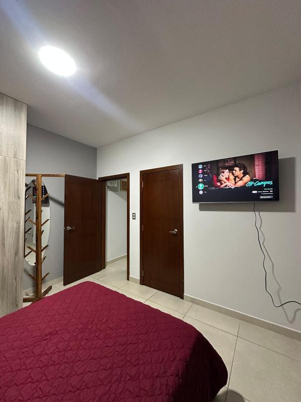 Beautiful suite near the embassy and the stadium - image 9