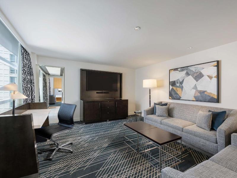 Sofitel Chicago Magnificent Mile - image 16
