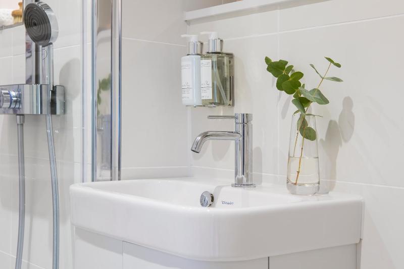 Sigma Plus Regency Square Suites near Brighton Beach - image 27