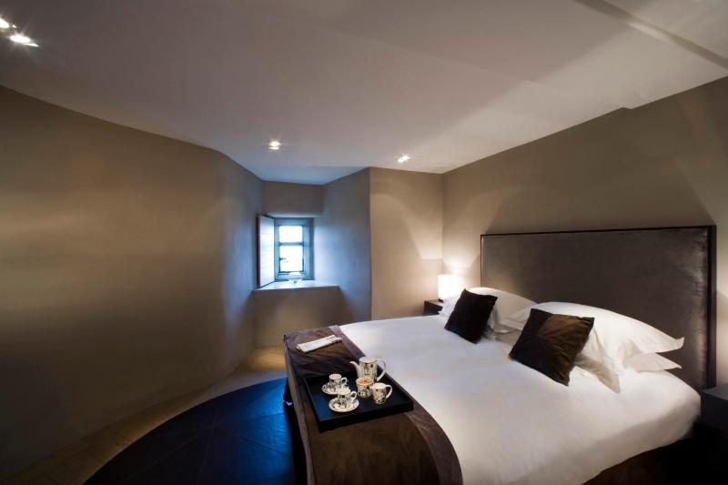 King room with Shower image 1