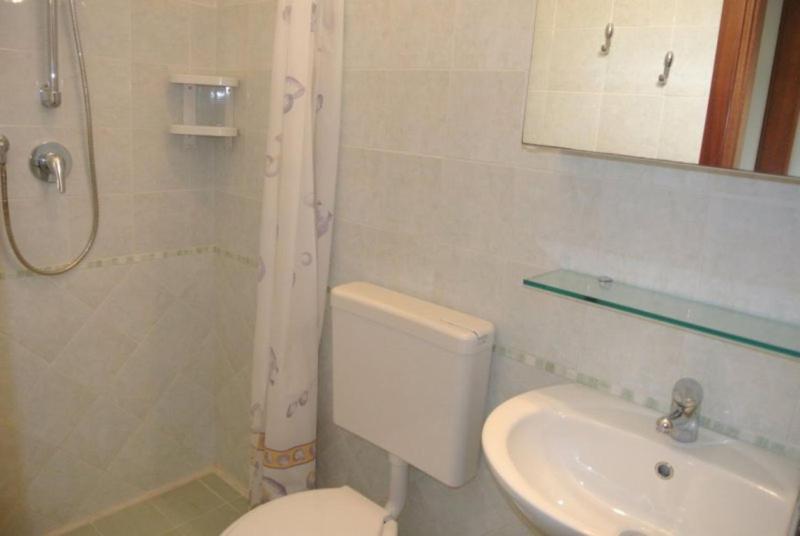 Functional flat with terrace for a relaxing stay - image 28