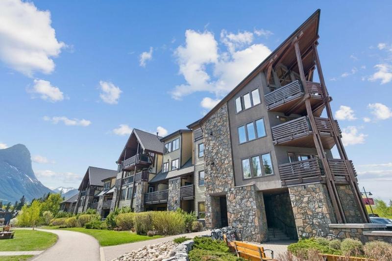 Rundle Cliffs Lodge by Canmore Premier - image 30
