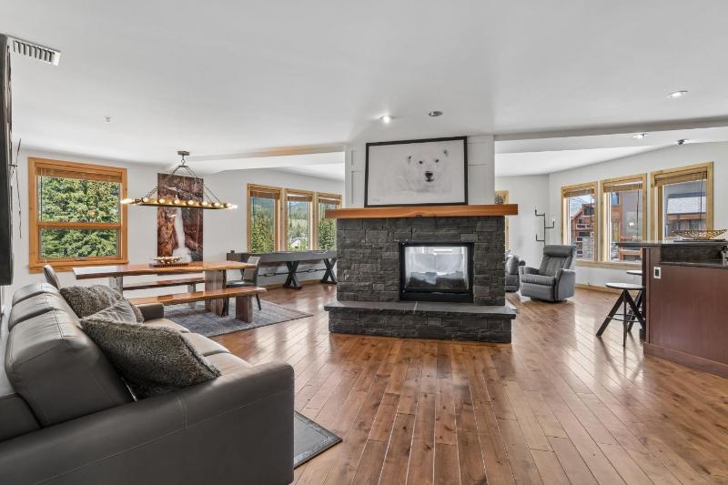 Rundle Cliffs Lodge by Canmore Premier - image 22