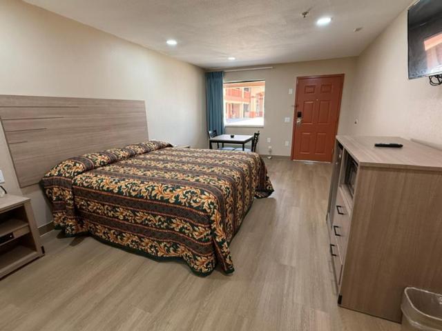 Town INN - image 9