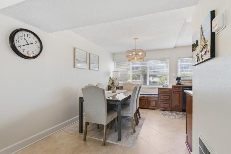 202C - 2BR/1 Bath at Seaspray Condos on Okaloosa Island Fort Walton Beach Fl - image 9