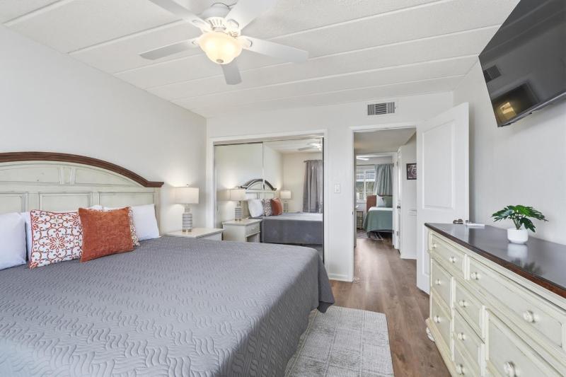 202C - 2BR/1 Bath at Seaspray Condos on Okaloosa Island Fort Walton Beach Fl - image 7