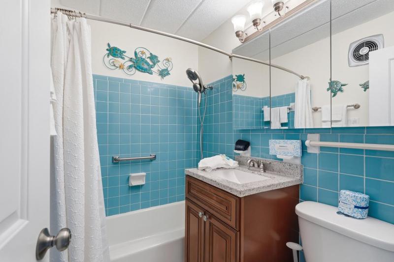 202C - 2BR/1 Bath at Seaspray Condos on Okaloosa Island Fort Walton Beach Fl - image 17