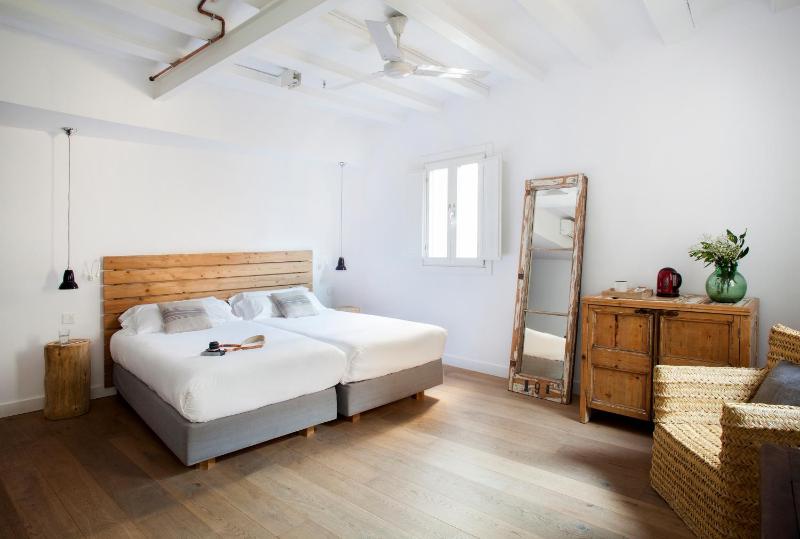 Deluxe Double or Twin Room image 1