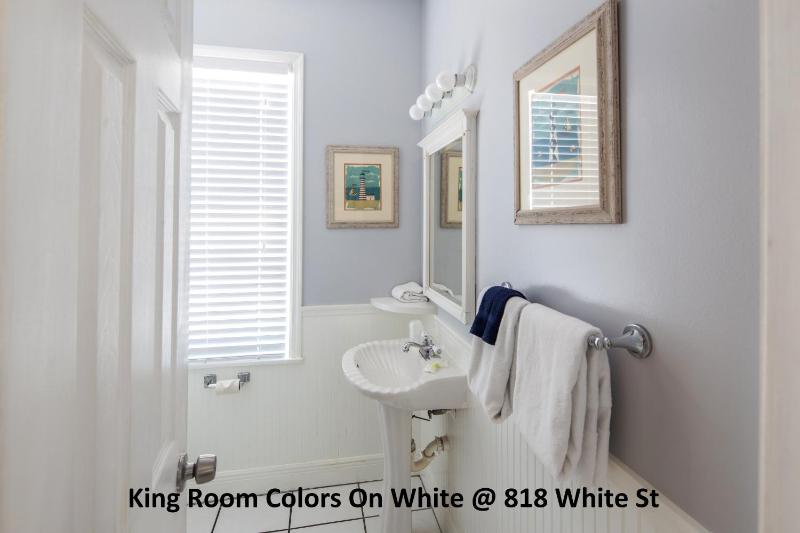 Colors on White - image 8