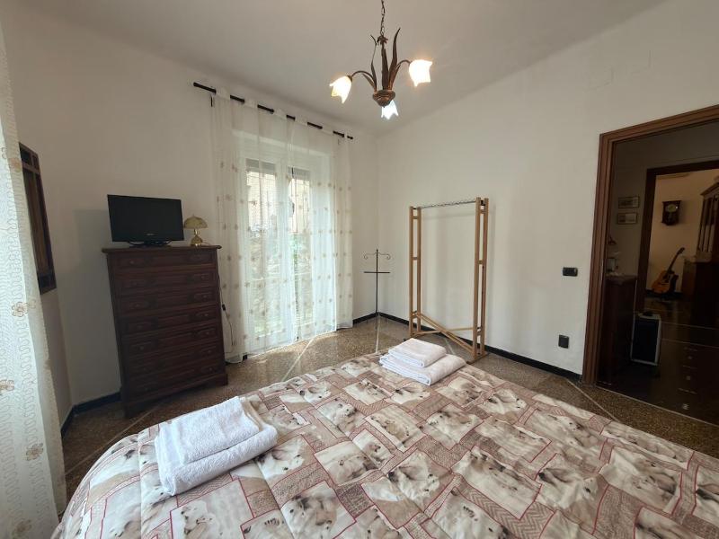 Gaslini Host Apartment with garden - image 8