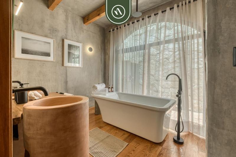 Luxury 3 BR House in Downtown - AC - Peaceful - image 2