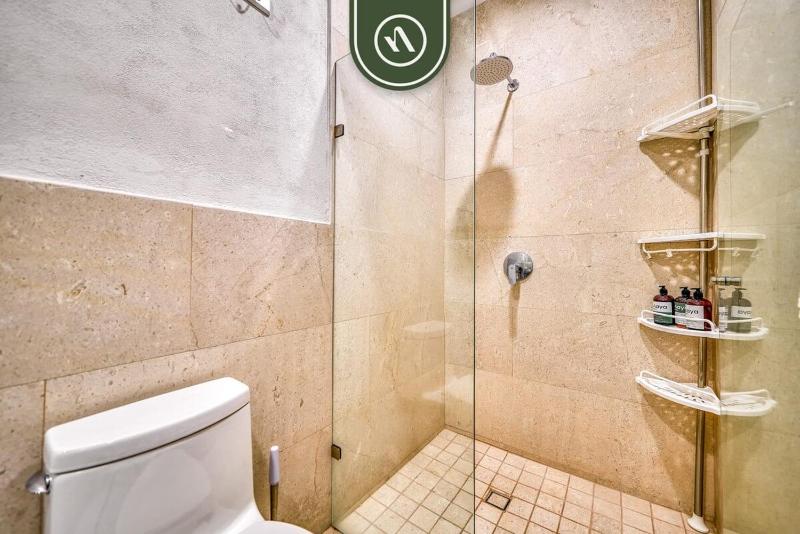 New 2BR Condo in Zona Romantica - Rooftop Pool - image 8