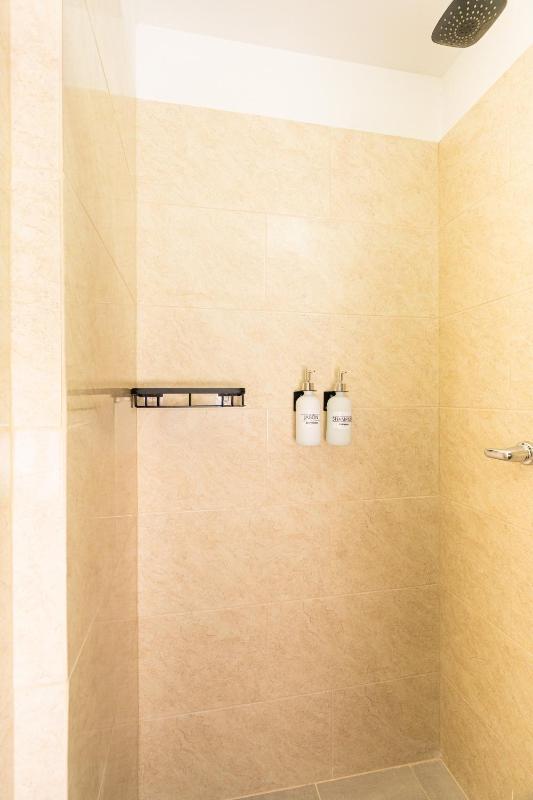 Apartamento nuevo y cómodo para grupos en Laureles - image 6