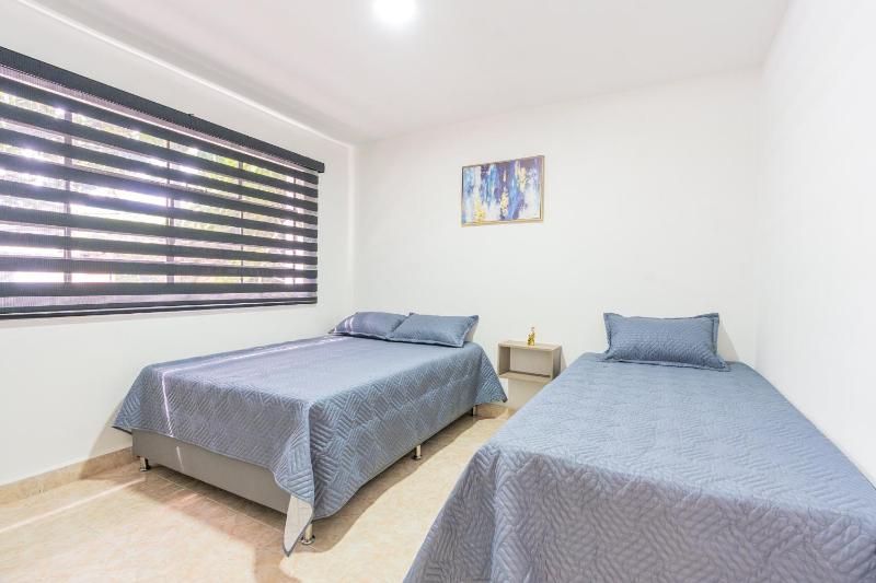 Apartamento nuevo y cómodo para grupos en Laureles - image 3