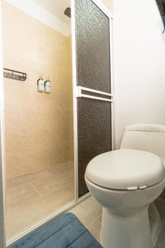 Apartamento nuevo y cómodo para grupos en Laureles - image 16