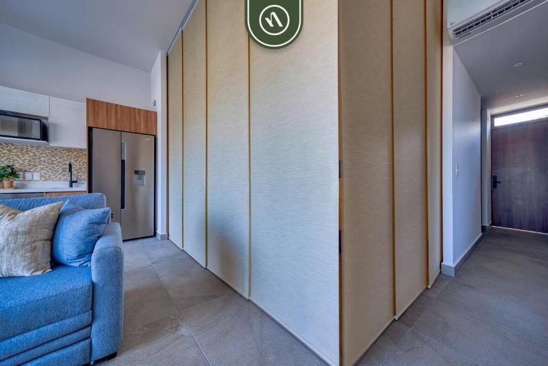 New Studio - King Bed - Pool - Jacuzzi - Gym - image 12