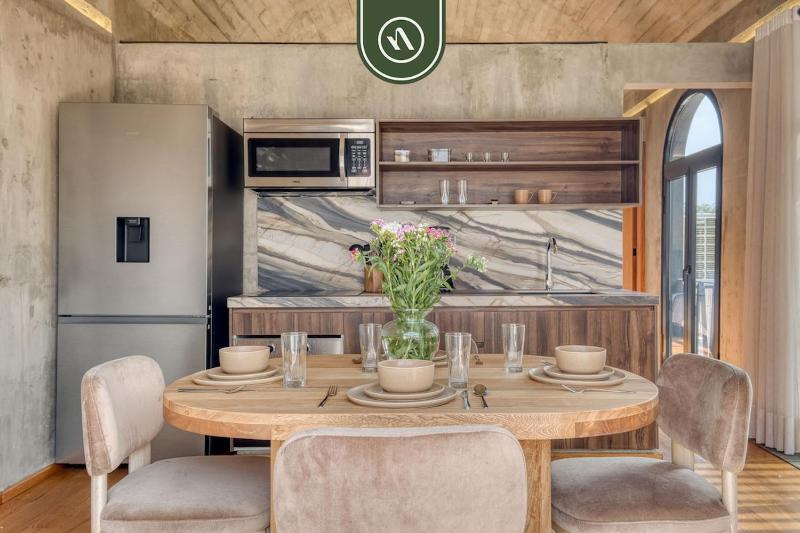 Luxury 1 BR Condo in Downtown - AC - Peaceful - image 13