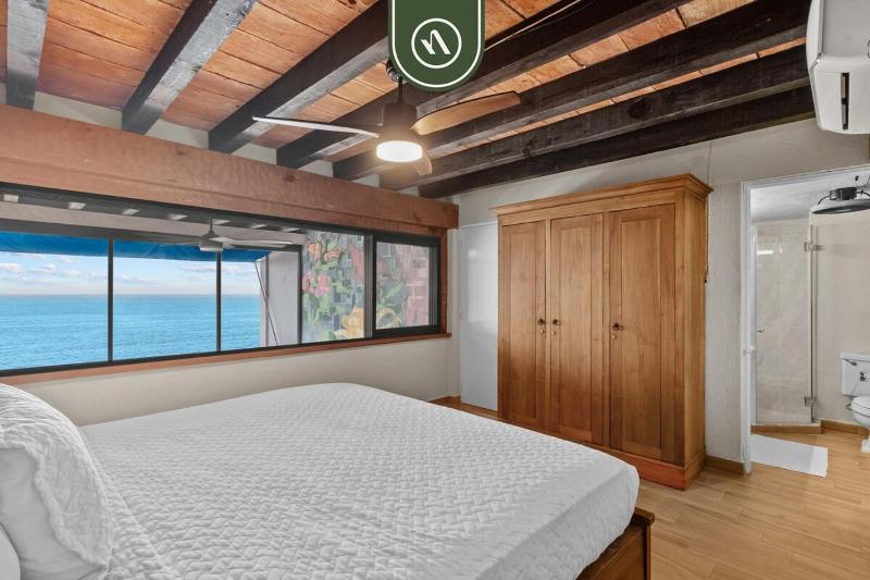 Oceanfront 2 BR Condo with Spectacular View - Pool - image 10