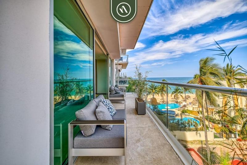 Luxury Oceanfront 2BR Condo with Private Balcony - image 14