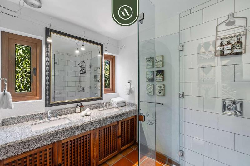 Stylish 2 BR Condo in Romantic Zone - Rooftop Pool - image 15
