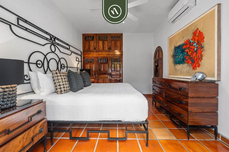 Stylish 2 BR Condo in Romantic Zone - Rooftop Pool - image 11