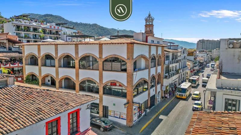 Restored Historic 2 BR Condo in Downtown - Pool - image 2
