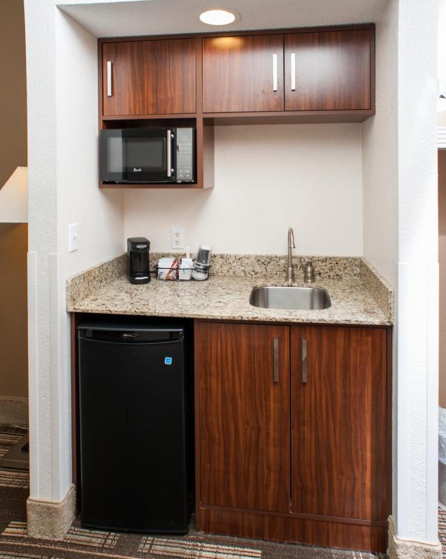 One-Bedroom Suite image 2