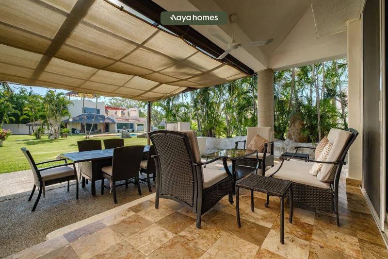 Amazing House -Private Pool - Tennis - Paddle Cour - image 2
