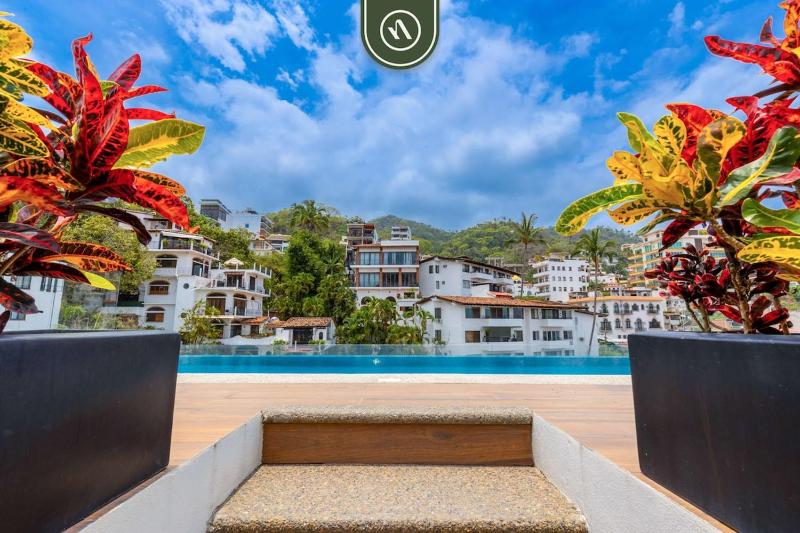 Amazing 2BR Condo in Romantic Zone - Rooftop Pool - image 12