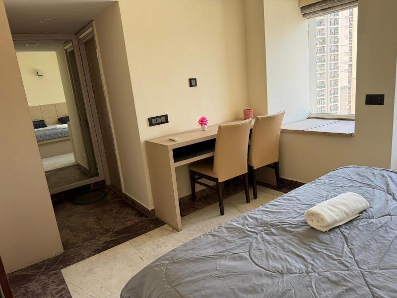 Cozy Casa-2BHK Apartment-Projector-Near Noida Sec62 - image 12