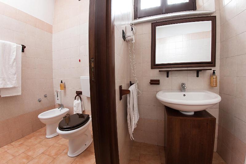 Quadruple Room image 2