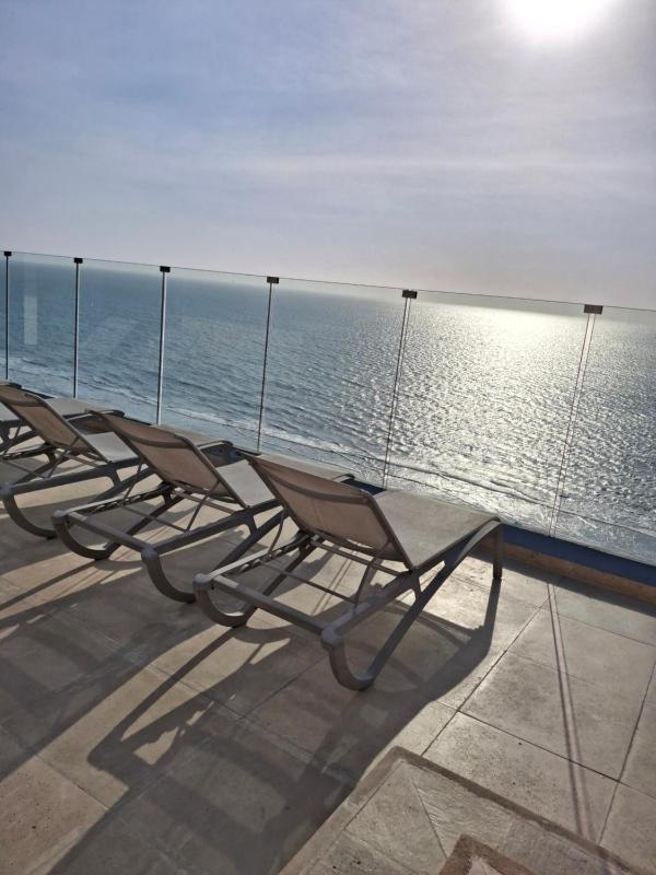 Morros Luxury Beachfront Infinity Pool - image 11