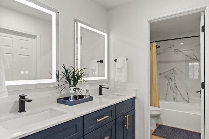 Quiet Executive Oasis Across TPC Fast Wi-Fi - image 9