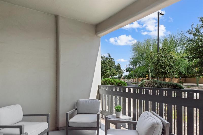 Luxury Golf Suite Walk Accross to TPC Scottsdale - image 10
