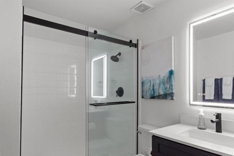 Luxury Golf Suite Walk Accross to TPC Scottsdale - image 9
