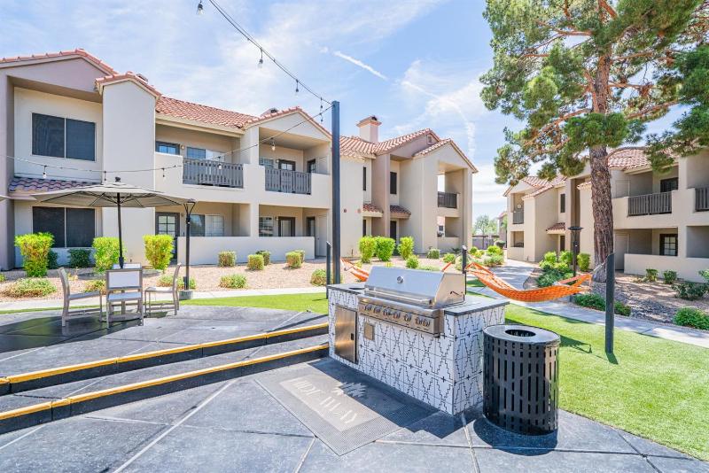 Luxury Golf Suite Walk Accross to TPC Scottsdale - image 7
