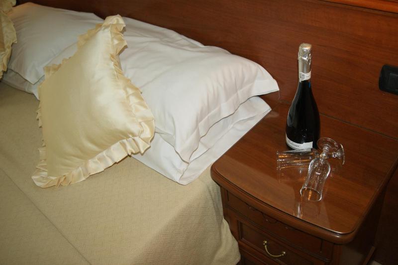 Double Room image 4