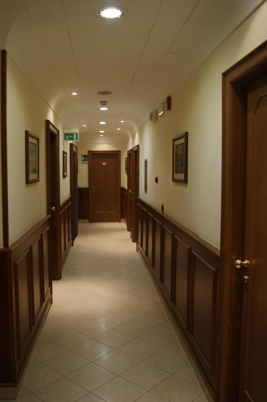 Deluxe Double or Twin Room image 2