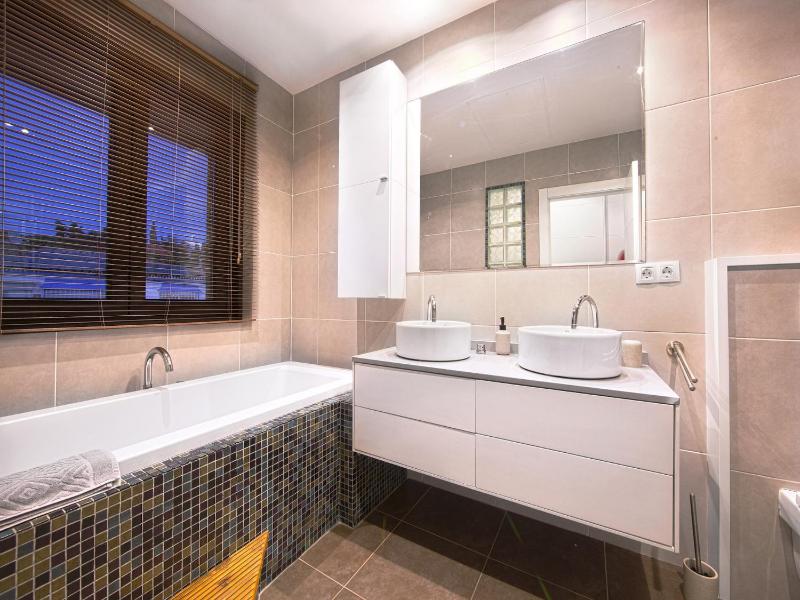 Villa in Spain near Beach & Private Pool - image 8