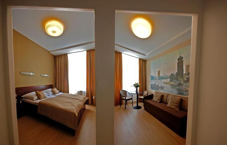 Deluxe Suite image 2