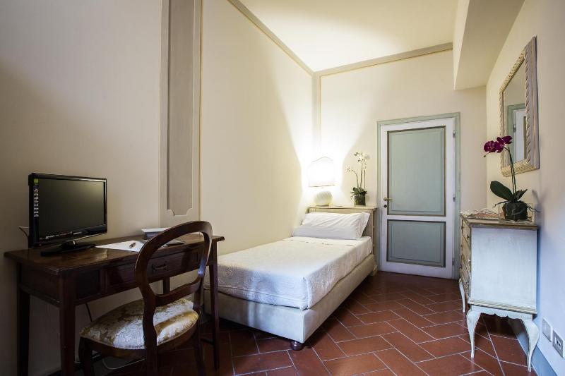 Standard Single Room image 2