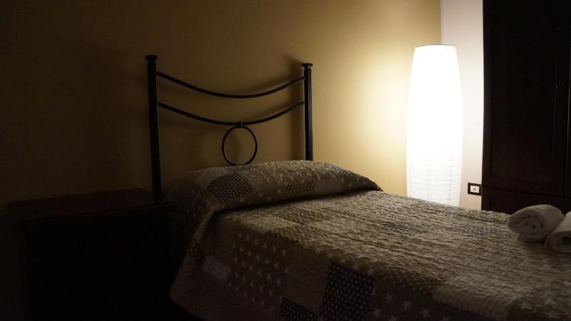 Single Room with Private External Bathroom image 2