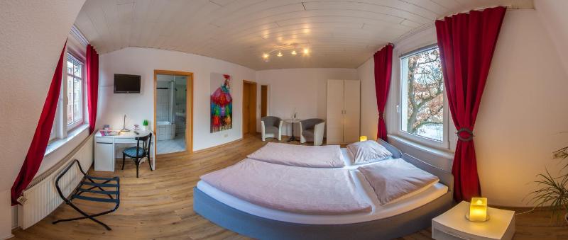 Double Room image 4