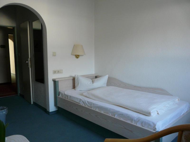 Budget Single Room image 3