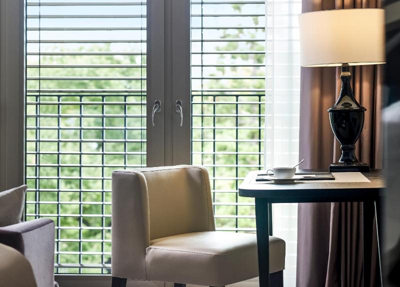 Junior King Suite - Non-Smoking image 3