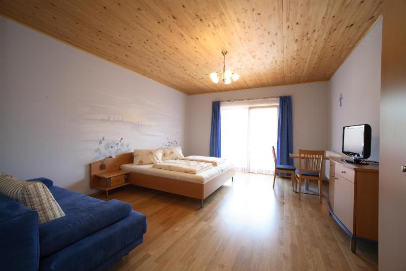 Standard Double Room with Balcony image 4